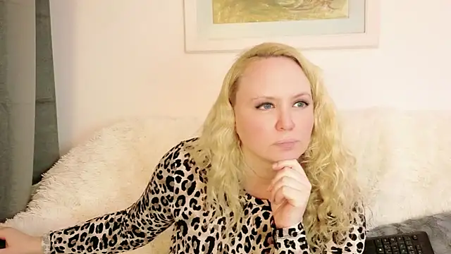 Sarah4you's Live XXX Chat