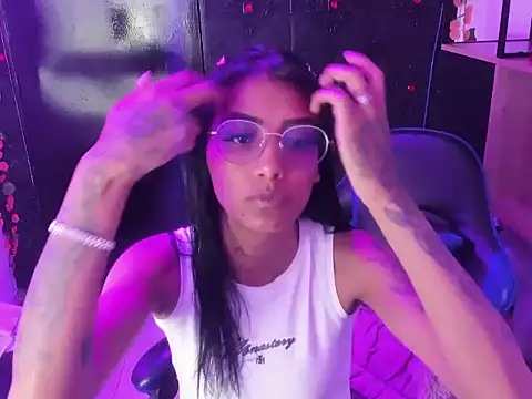 KarlaSlutSkinny__ Adlı Modelin Canlı XXX Sohbeti