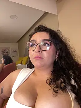 AlmaraRouge Adlı Modelin Canlı XXX Sohbeti