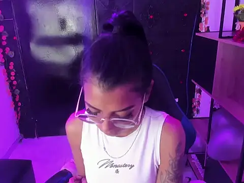 KarlaSlutSkinny__'s Live XXX Chat