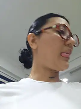 Roma_xxx's Live XXX Chat