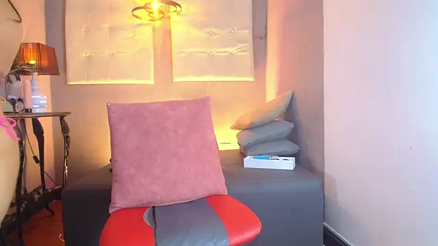 Assly_Love Adlı Modelin Canlı XXX Sohbeti