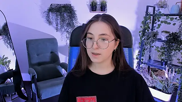 VirtuallVoyant's Live XXX Chat