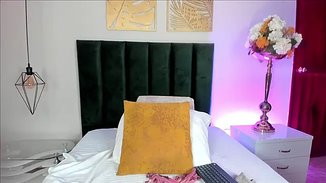 Zamira_Taylor: онлайн-секс-чат