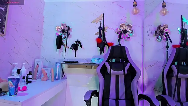 Natasha-Adams: онлайн-секс-чат