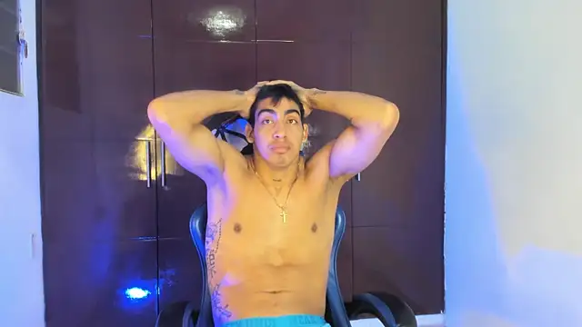 Milo_LatinBoy élő XXX-chatje