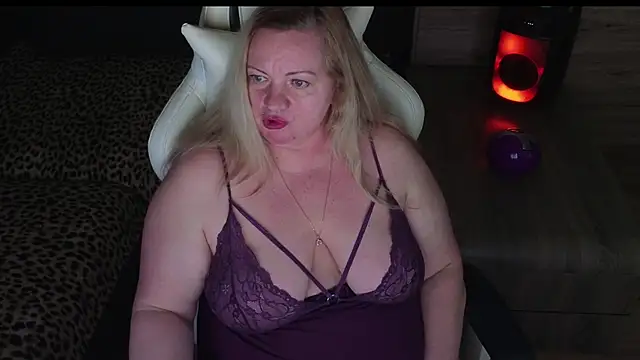 MolligSpielle Adlı Modelin Canlı XXX Sohbeti