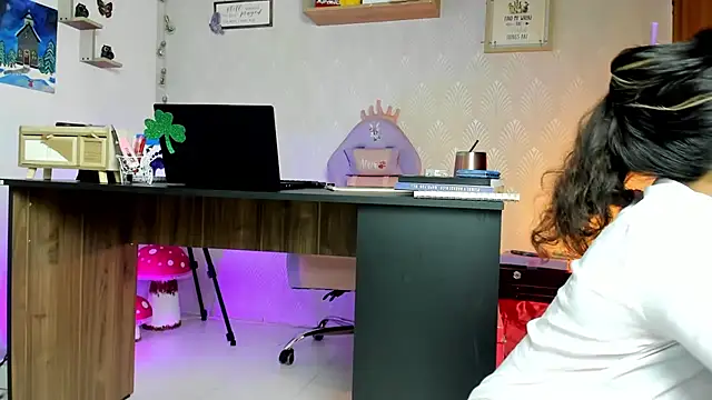 Alaia_Love77's Live XXX Chat