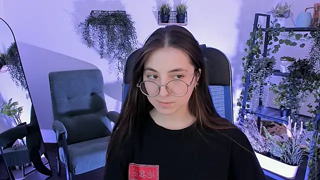 VirtuallVoyant Adlı Modelin Canlı XXX Sohbeti