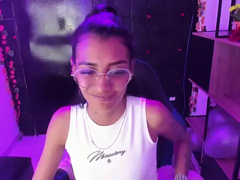 KarlaSlutSkinny__ Chat XXX in diretta