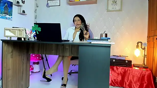 Chatroom XXX en direct de Alaia_Love77