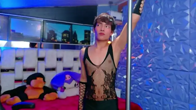 Show modela IsaacNovaa na web-kameri