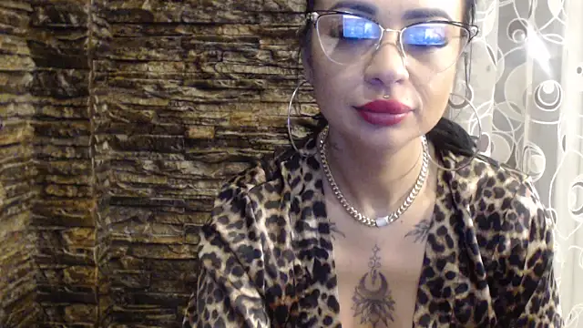 XXX chat uživo modela BrianaBloom