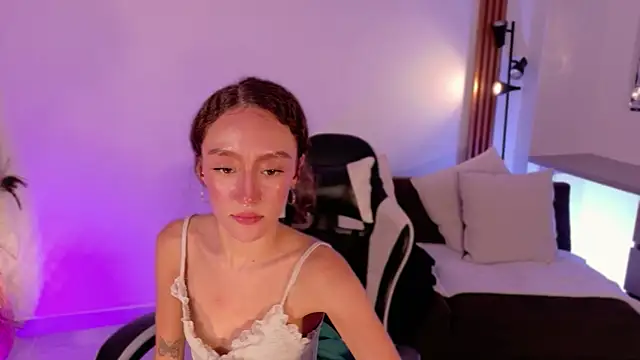 ChloeMoreti Adlı Modelin Canlı XXX Sohbeti