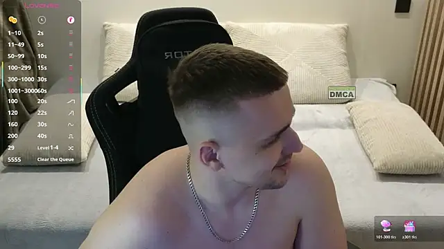 Larstar01: διαδικτυακό σόου στην κάμερα