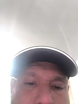 J0s32323: διαδικτυακό σόου στην κάμερα