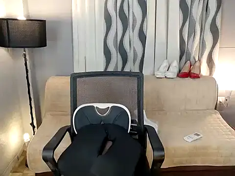 FATLUCYのライブXXXチャット