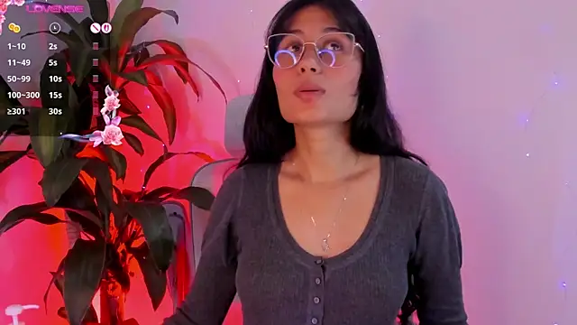 NayeCloud's Live XXX Chat