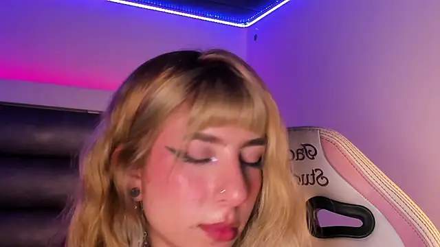 adhalee_js – Live XXX-chat