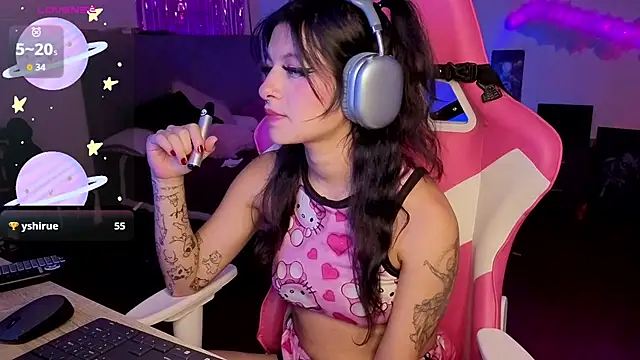 larah_uwu: онлайн-секс-чат