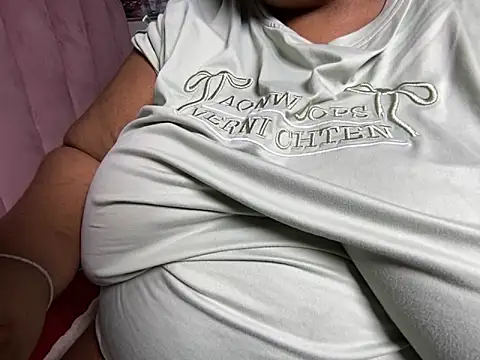 MissLola27 élő XXX-chatje