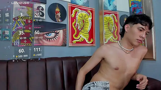 Živý XXX chat AronTawers