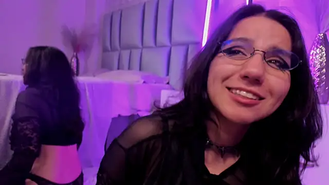 HollyPeach: онлайн-секс-чат