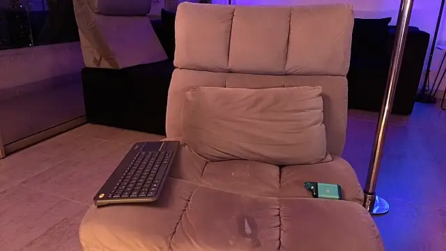 mandi4pole_のライブXXXチャット