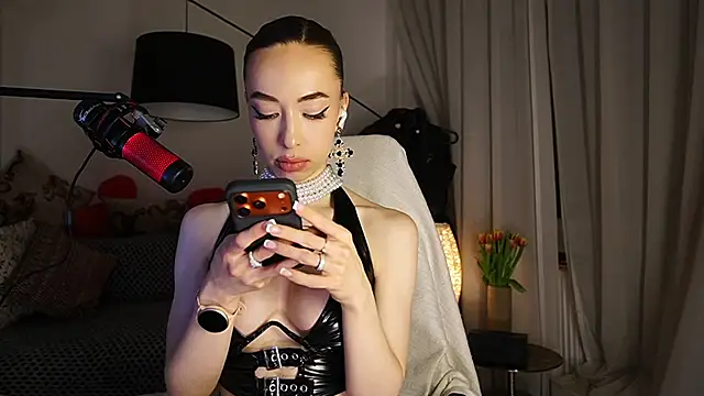 supreme_dominatrix's Live XXX Chat