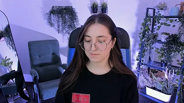 VirtuallVoyantのライブXXXチャット