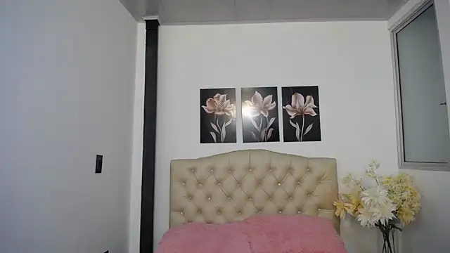 pinky_f00x Adlı Modelin Canlı XXX Sohbeti