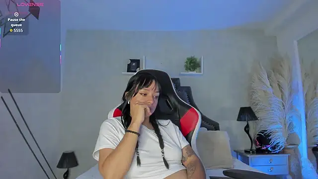 EmiliaRose_ élő XXX-chatje