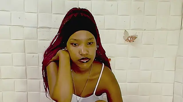 EroticSexyPrada Adlı Modelin Canlı XXX Sohbeti