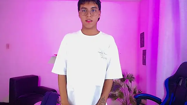 Онлайн чат XXX Maecum18