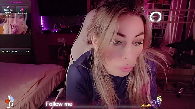 AnnieGOld_ élő XXX-chatje