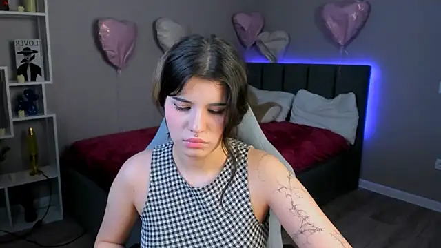 AnoraDarkのライブXXXチャット