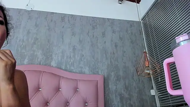 naomidibello's Webcam Show