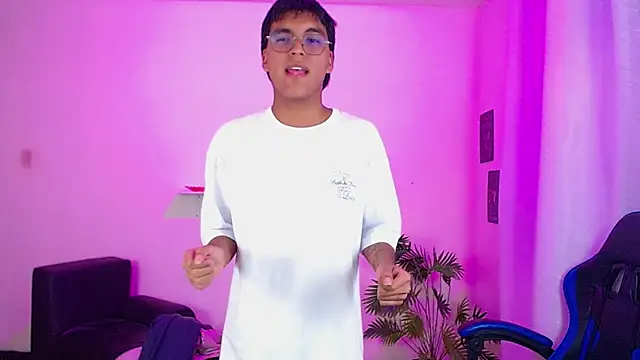 Maecum18 Adlı Modelin Canlı XXX Sohbeti