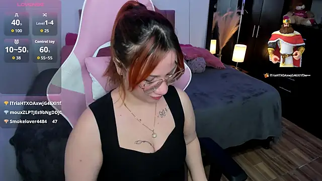 Nina_curves Chat XXX in diretta