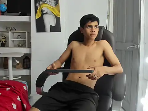 Show modela Nico_Viper_ na web-kameri