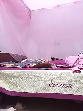 Phoebe-e's Live XXX Chat