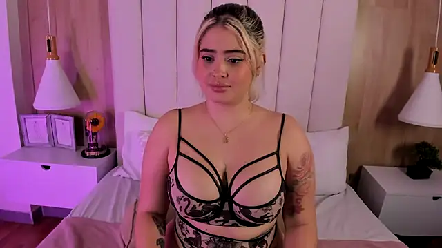 AlannaFoxx Chat XXX live