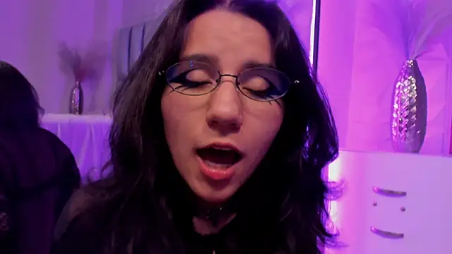 HollyPeach Live XXX-Chat