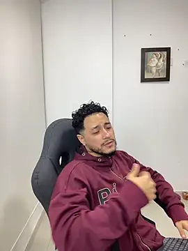 Chatroom XXX en direct de MattiaDupont