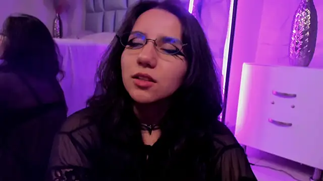 Онлайн чат XXX HollyPeach