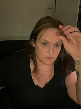 Busty-GilfQuinn Live XXX-Chat