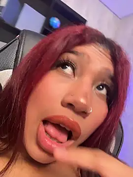 Cherry_Charlottee Adlı Modelin Canlı XXX Sohbeti