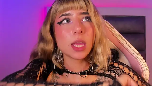 Chat +18 de adhalee_js ao vivo