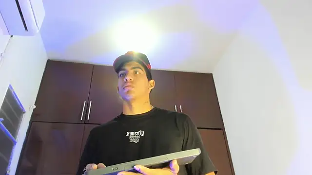 Milo_LatinBoyn Webbikameraesitys