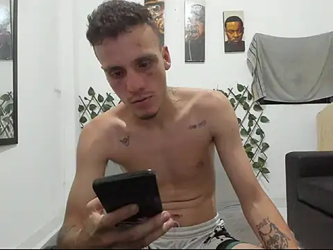 Show modela Latins_Boss na web-kameri